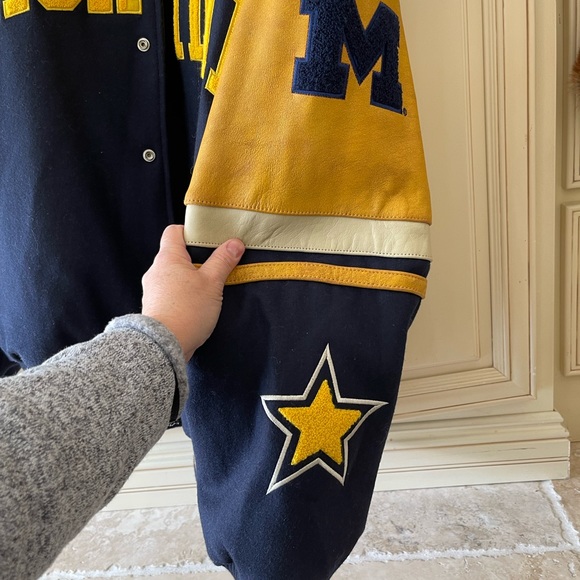 University of Michigan “Fan” Jacket. - Picture 3 of 6